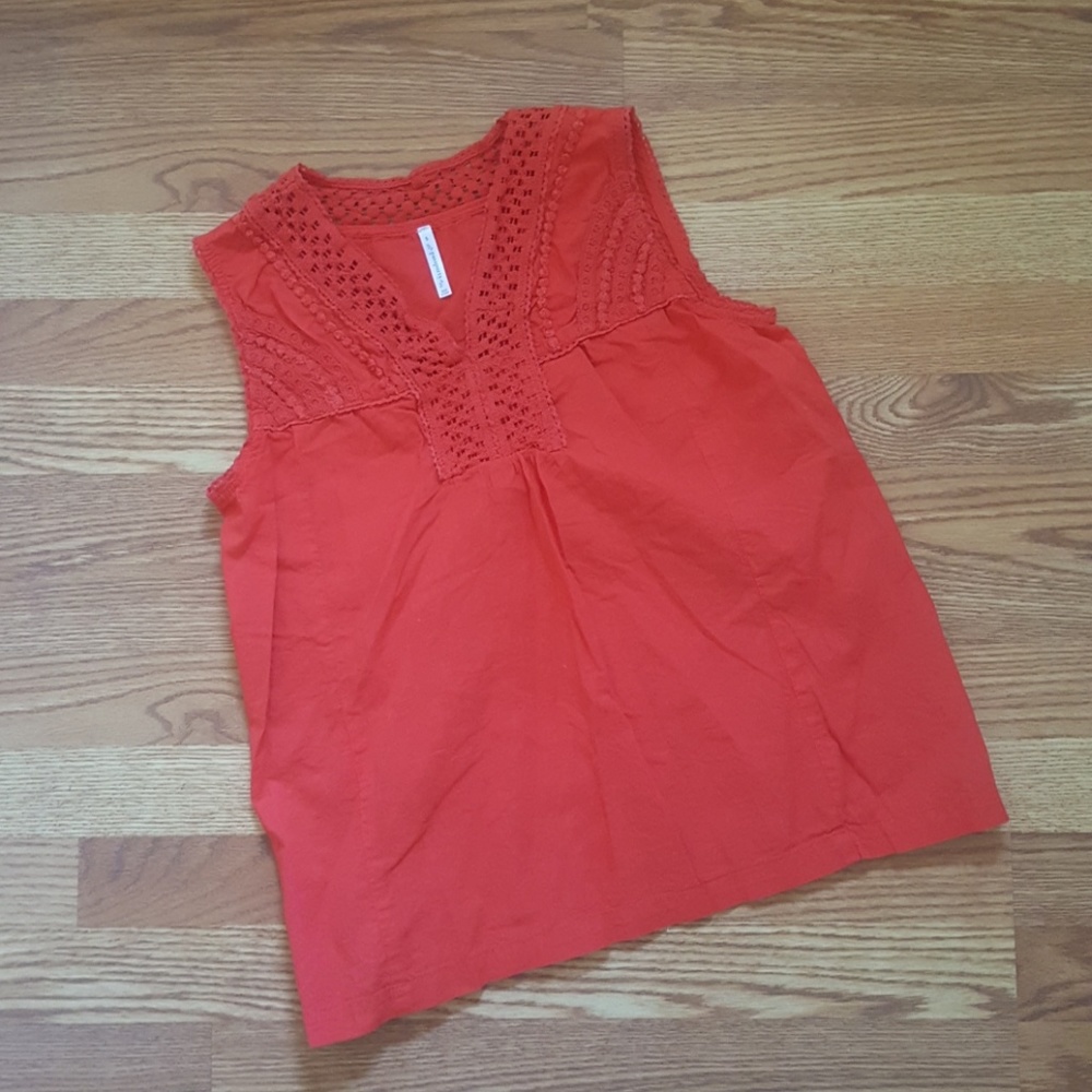Cute coral colored cotton top w/crochet neckline